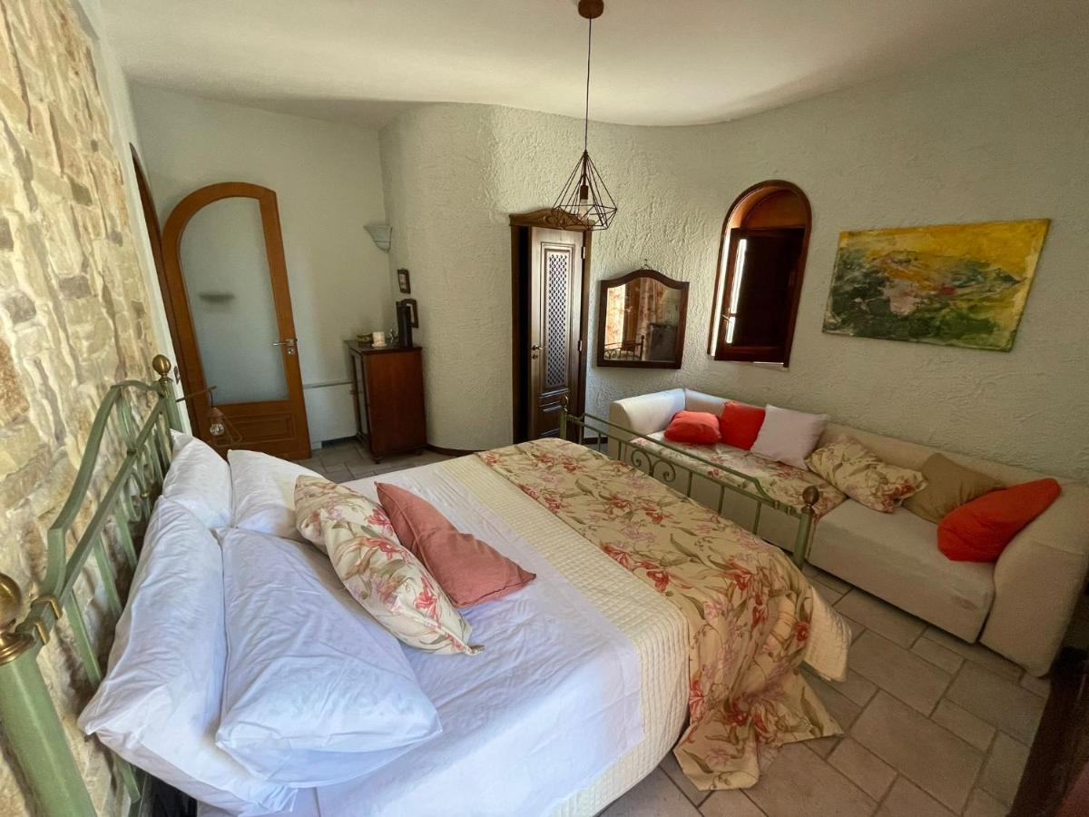 Domus Parva - Villa Con Bio-Piscina, Spa Privata E Appartamenti Panoramici Баколи Екстериор снимка