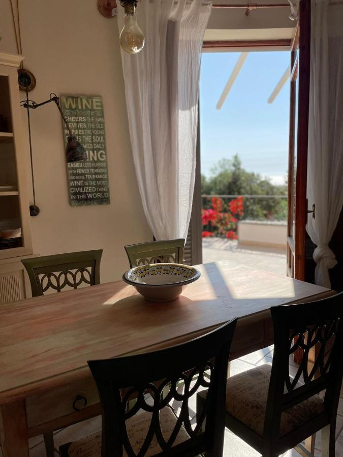 Domus Parva - Villa Con Bio-Piscina, Spa Privata E Appartamenti Panoramici Баколи Екстериор снимка