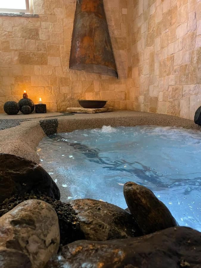 Domus Parva - Villa Con Bio-Piscina, Spa Privata E Appartamenti Panoramici Баколи Екстериор снимка