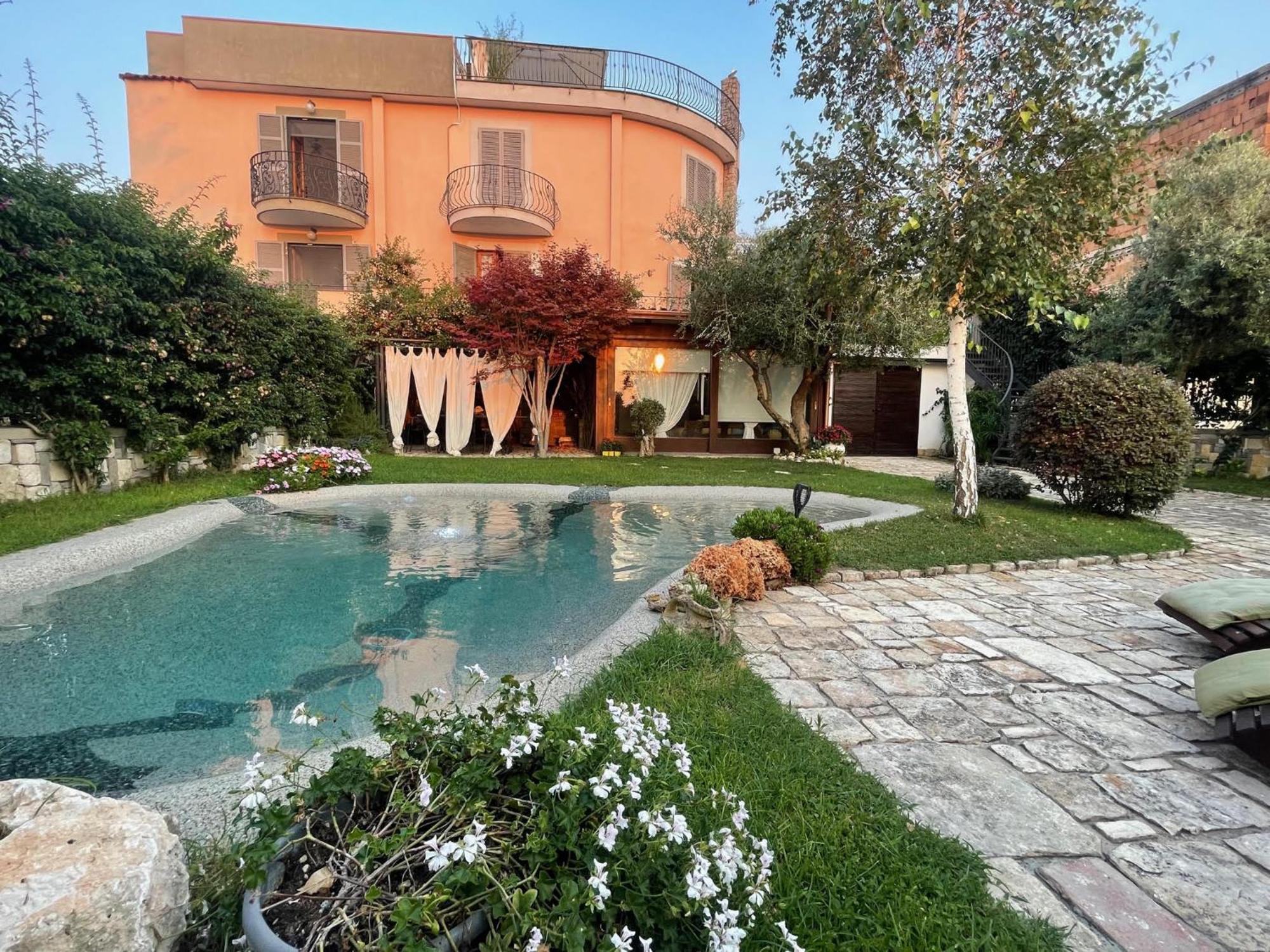 Domus Parva - Villa Con Bio-Piscina, Spa Privata E Appartamenti Panoramici Баколи Екстериор снимка