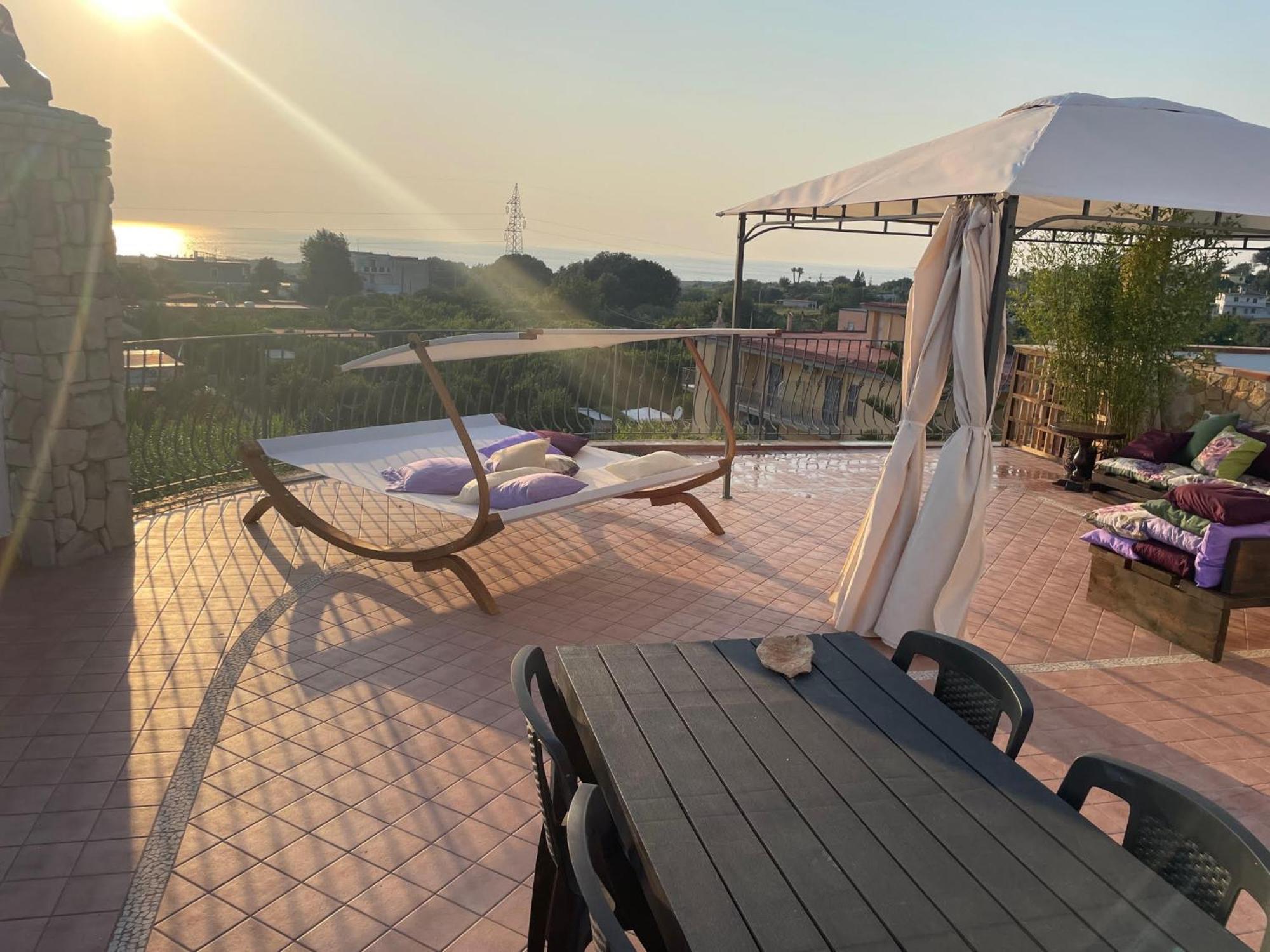 Domus Parva - Villa Con Bio-Piscina, Spa Privata E Appartamenti Panoramici Баколи Екстериор снимка