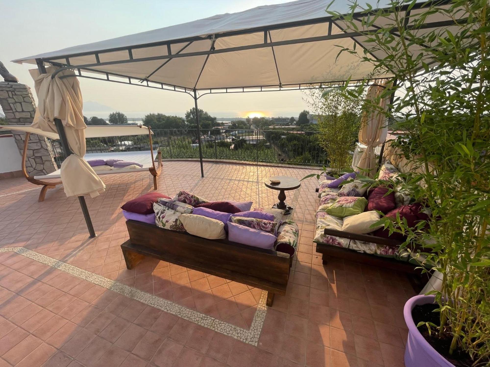 Domus Parva - Villa Con Bio-Piscina, Spa Privata E Appartamenti Panoramici Баколи Екстериор снимка